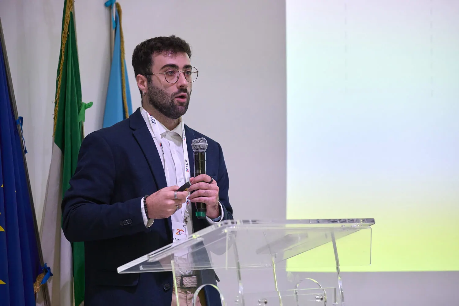 Alejandro Medina presentando en el Lear Competition Festival, Roma 2025